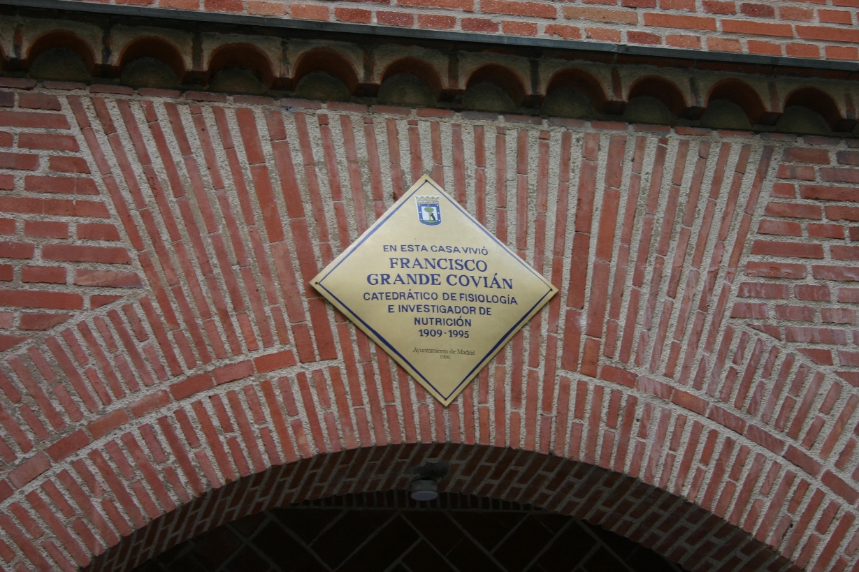 Severo Ochoa and Francisco Grande Covián's home, Madrid - 05.JPG